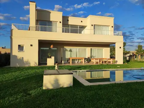 Casa en venta - 3 Dormitorios 4 Baños - 682Mts2 - Pilar