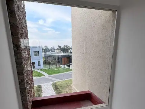 Casa 5 ambientes con 4 baños