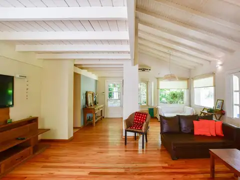 Casa 6 ambientes con 3 baños