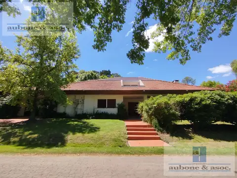 Casa en Venta con 4 cocheras