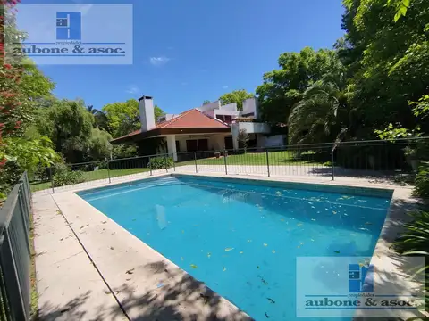 Casa 6 ambientes con 4 baños