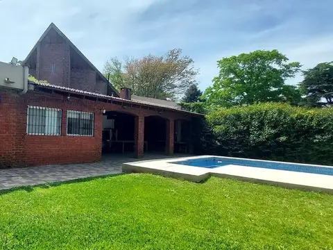 Casa sobre doble lote en EL Trebol con piscina