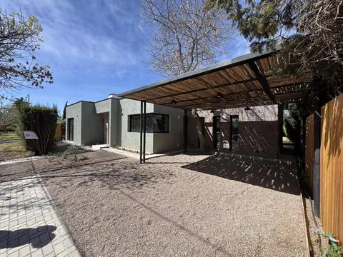 Casa en venta a estrenar 3 dormitorios -800m2- Pileta- Barrio Privado Candelas Luján de Cuyo