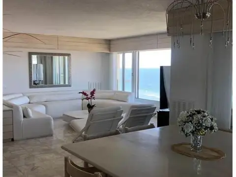 Rambla Claudio Williman, Parada 19