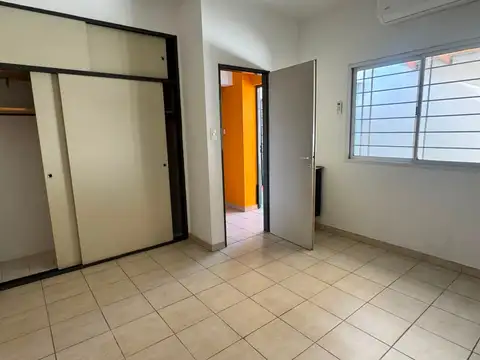 Depto Tipo Casa en Alquiler con 1 cocheras