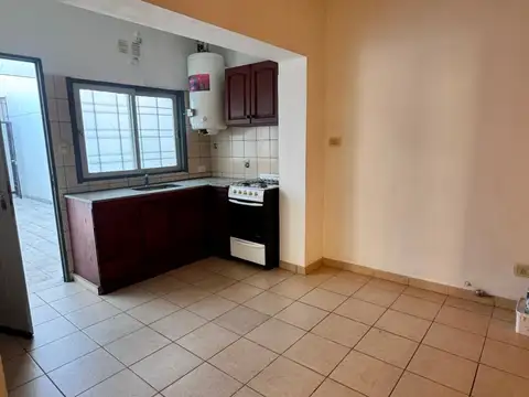 PH 3 AMBIENTES EN ALQUILER. MORÓN CON COCHERA