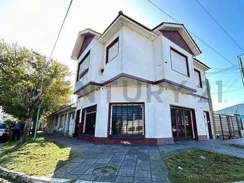 1° de Mayo 2600, Piso 0
