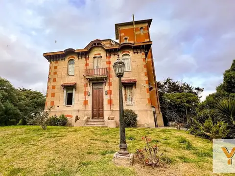 Casa en venta - 8 Dormitorios 4 Baños - 2.920Mts2 - Quequén, Necochea