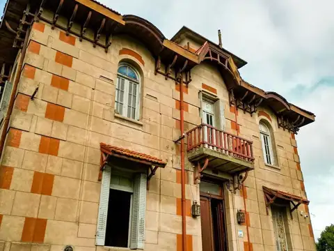 Casa en venta - 8 Dormitorios 4 Baños - 2.920Mts2 - Quequén, Necochea