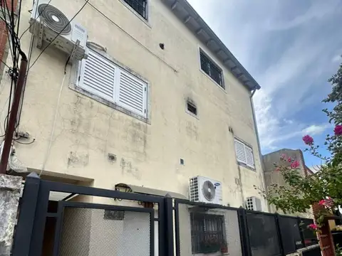 Venta de departamento 3 ambientes primer piso por escalera