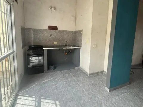 Venta de departamento 3 ambientes primer piso por escalera