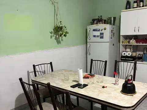 Casa 4 ambientes con 2 baños