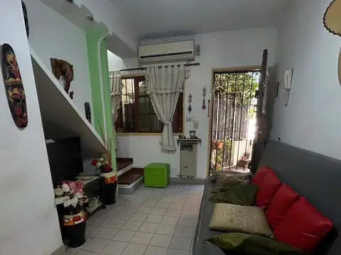 Depto Tipo Casa en Venta 27 años