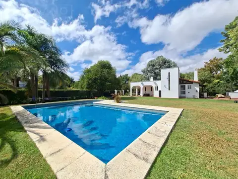 SDA. Venta Casa 3 dorm,  2 baños, lote 1460 m2, Parque Sakura,  Exaltacion de la Cruz, Apta credito