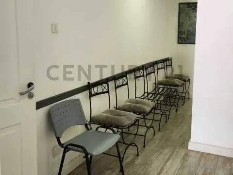 Oficina 8 ambientes con 1 baño