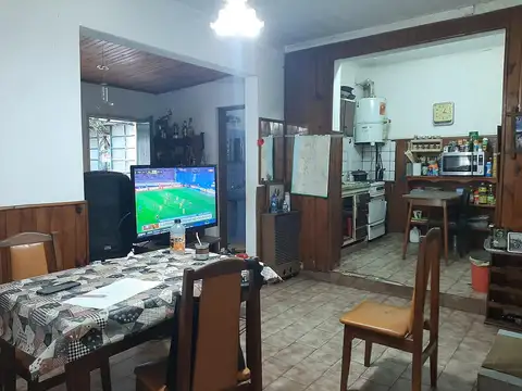 Casa 5 ambientes con 1 baño