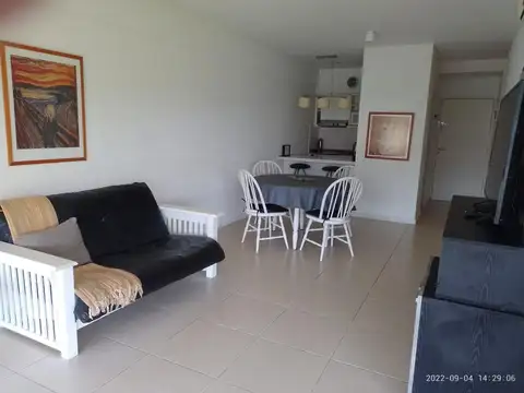 Av. de los Lagos  al 6500