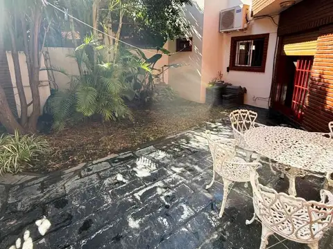 Venta Chalet 6 ambientes Caseros Cochera y Patio APTO CREDITO