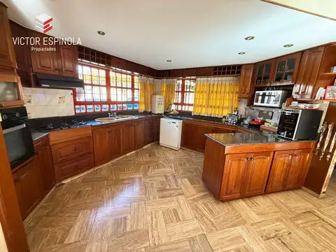 Casa 6 ambientes con 3 baños