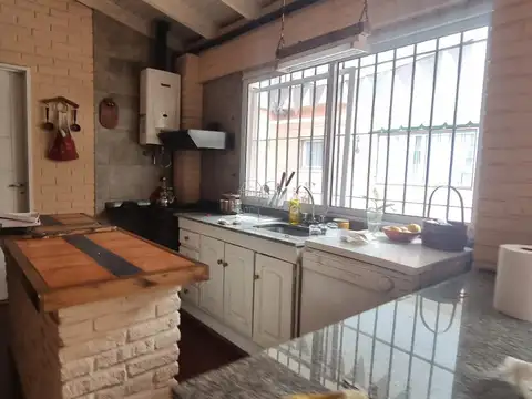 Casa en Venta con 4 cocheras