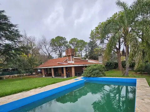 Casa en Alquiler con 1 cochera