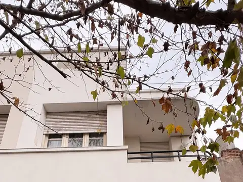 Casa en Avenida San Martin N° 829 e/ 17 y 19