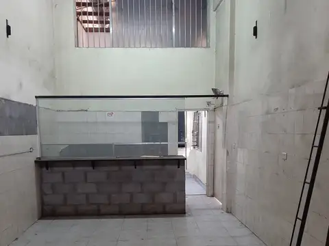 Alquiler. Polvorines. Local, galpón, oficinas y fondo libre