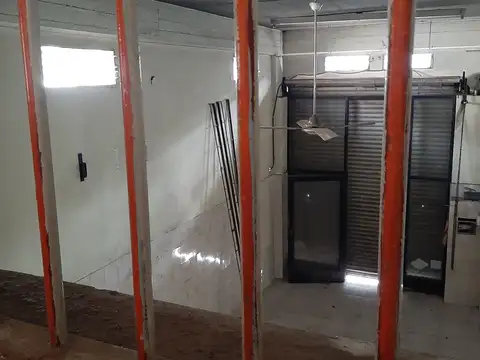 Alquiler. Polvorines. Local, galpón, oficinas y fondo libre
