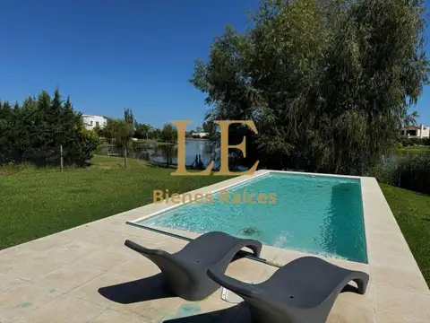 Casa 6 ambientes con 4 baños