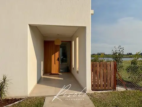 Casa en Venta con 4 cocheras