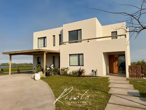 Casa 7 ambientes con 5 baños