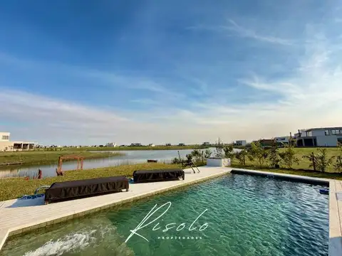 Casa en Venta,  6 dormitorios. 7 baños. Pileta. Super Completa. Barrio Cerrado, Puertos, Escobar.