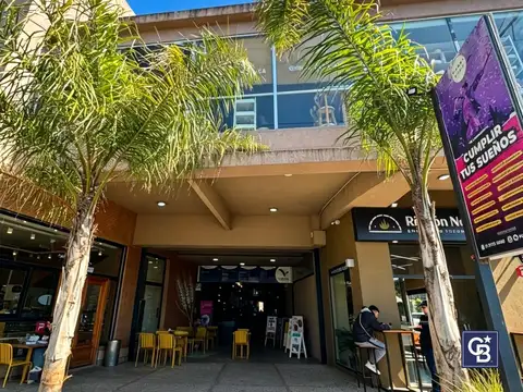 Venta de Fondo de Comercio Operativo con 17 Años de Trayectoria y Stock Incluido en Vía Pilar