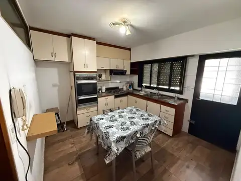 PH en dos plantas en excelente Ubicación