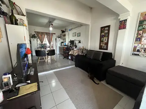 Casa 7 ambientes con 1 baño