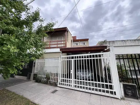 Chalet en venta c/ cochera en Ituzaingó Norte