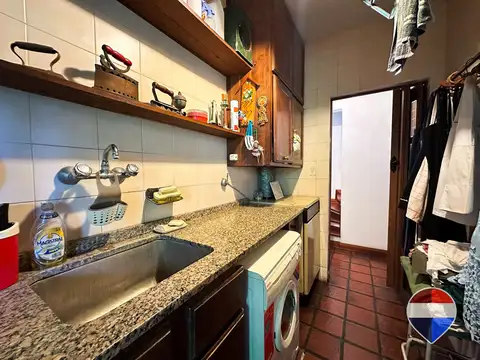 CASA EN VENTA 6 AMBIENTES MONTE GRANDE CENTRO