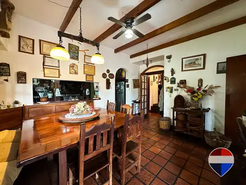 Casa en Venta con 2 cocheras