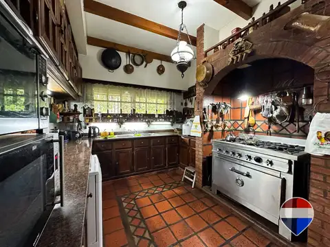 Casa 6 ambientes con 5 baños