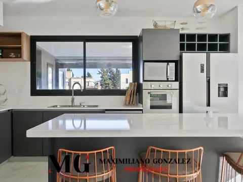 Casa 6 ambientes con 3 baños