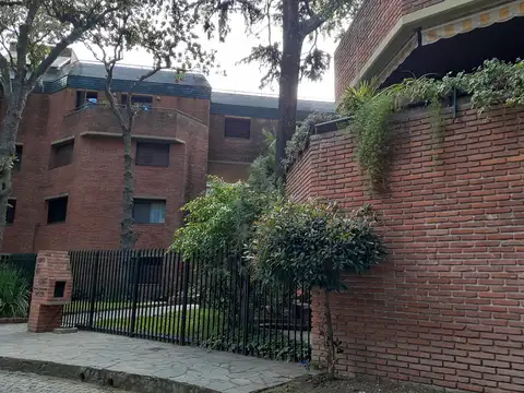 Excelente Depto en Complejo Los Cedros reciclado a nuevo -  c/fte al Este con vista arbolada  