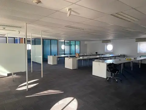 Oficina Monoambiente con 12 baños