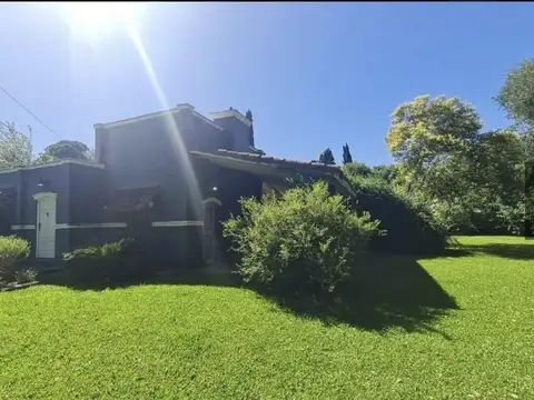 Casa 5 ambientes con 3 baños
