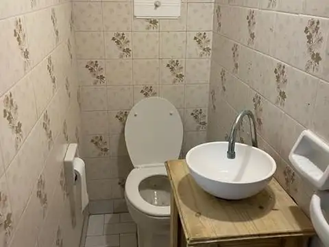Casa 6 ambientes con 2 baños