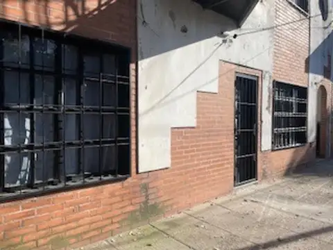 DEPARTAMENTO 2 AMB AL FRENTE ENT INDEP C/PATIO BAJAS EXP