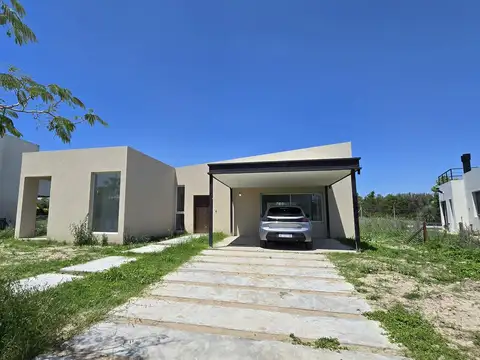 CASA DE 5 AMBIENTES A ESTRENAR CON JARDIN EN BARRIO ACACIAS, PUERTOS DEL LAGO, ESCOBAR. ALQUILER