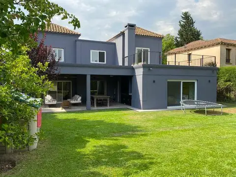 Casa 5 ambientes con 5 baños