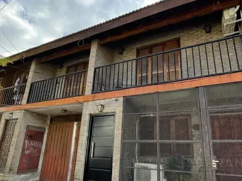 PH en venta, 4 ambientes, amplio con entrepiso y  2 balcones - Escobar
