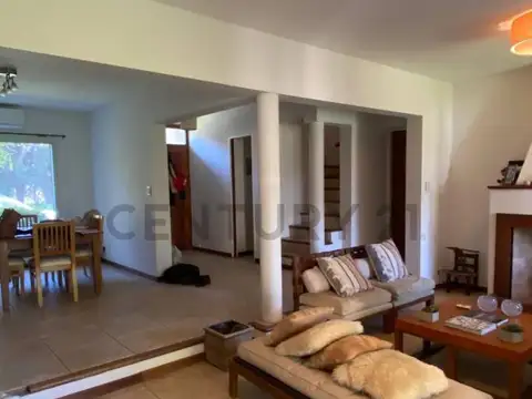 Casa 5 ambientes con 3 baños