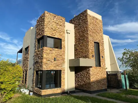 VENTA CASA COUNTRY LOMALINDA 3 DORMITORIOS C/PILET